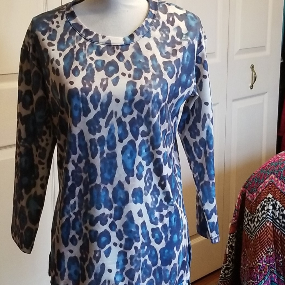 Blue and cream animal print top NWOT